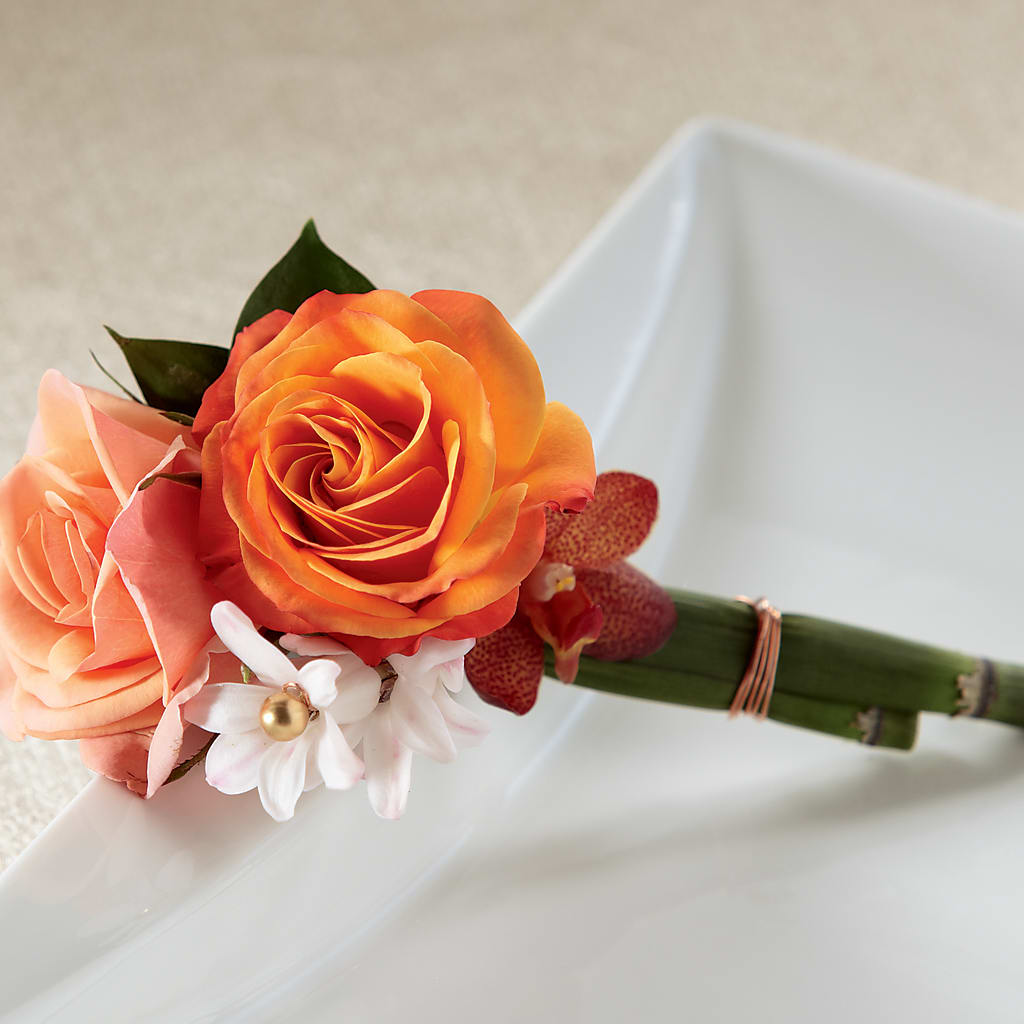 Sunset Dream Boutonniere – PIKE CREEK FLOWERS & GIFTS, Wilmington DE