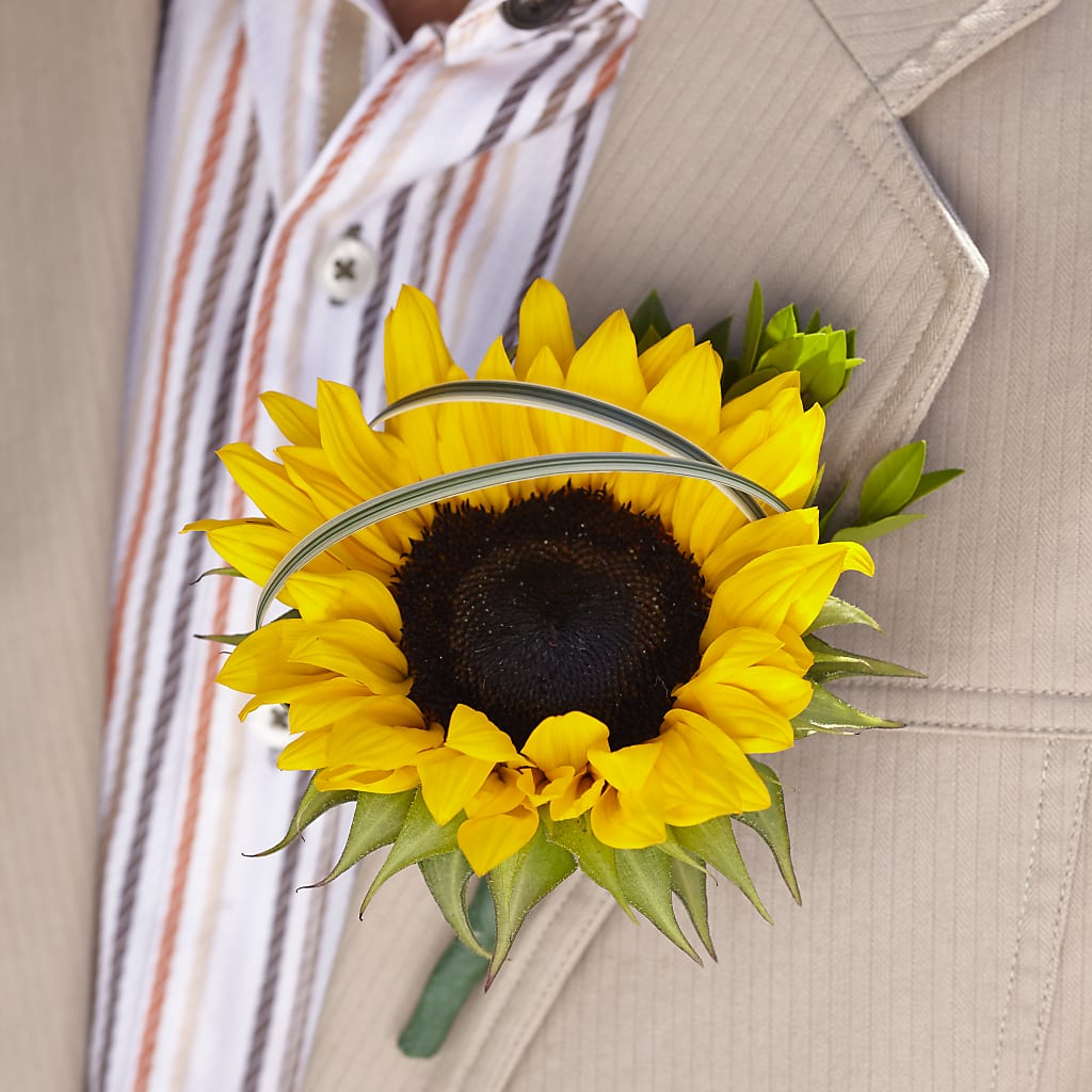 Free Spirit Boutonniere – PIKE CREEK FLOWERS & GIFTS, Wilmington DE