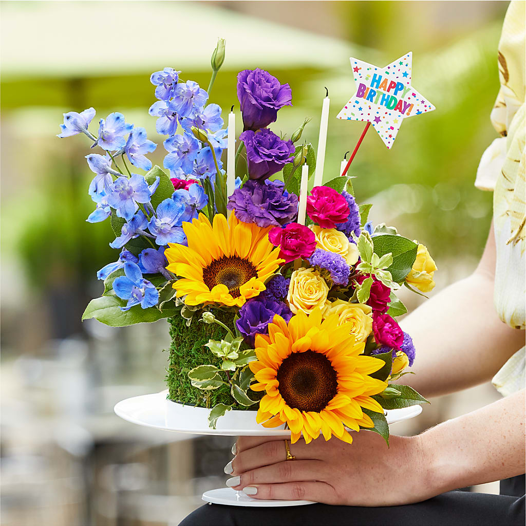 Star of the Day Floral Cake – PIKE CREEK FLOWERS & GIFTS, Wilmington DE